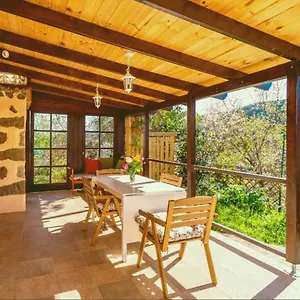 https://villa-el-manantial.in-canary-islands.com